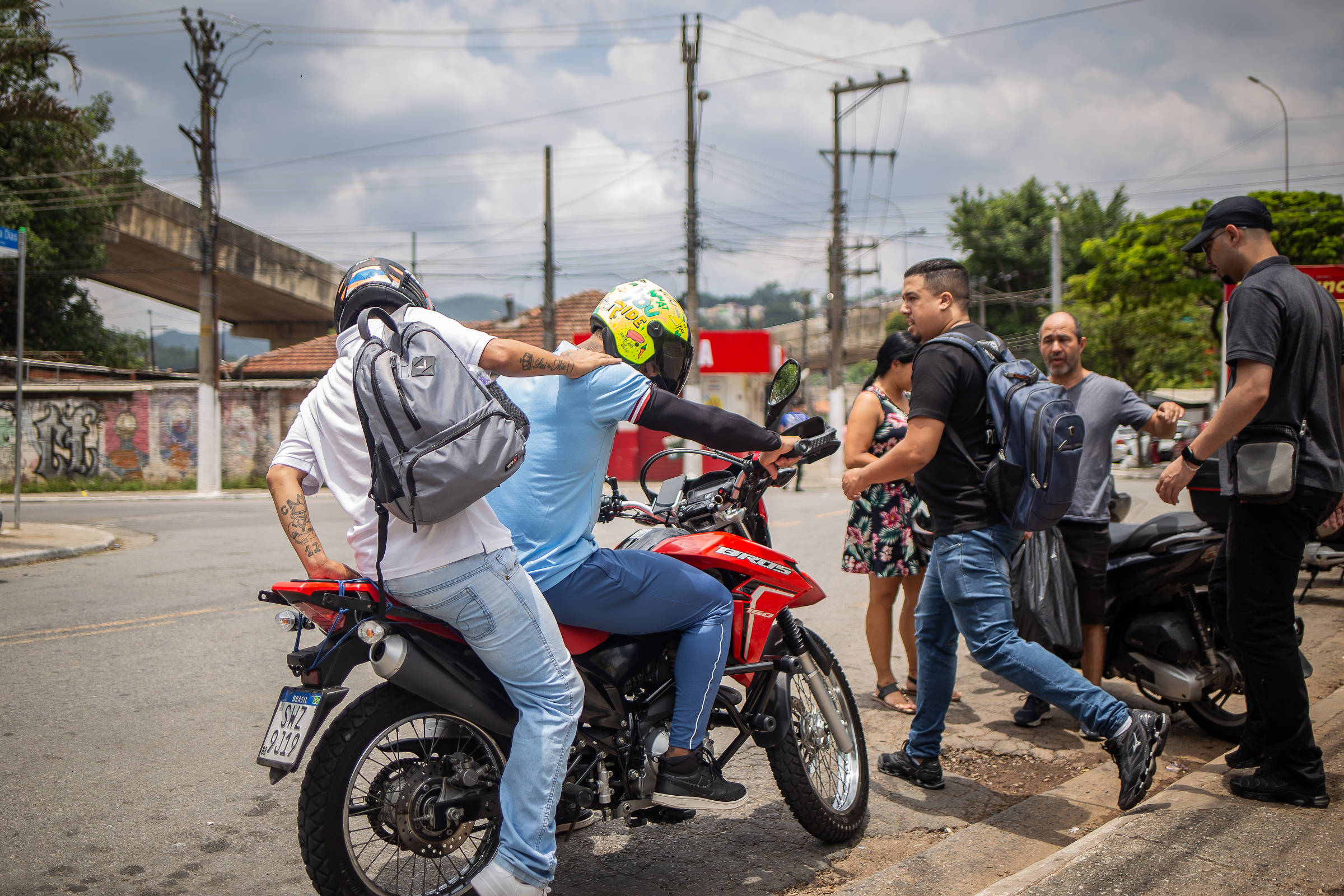 Deputado apresenta projeto que exige que municípios autorizem serviço de mototáxis em SP