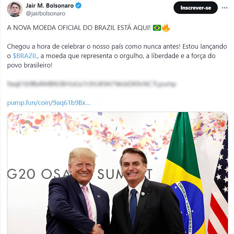 A imagem mostra duas pessoas se cumprimentando em um evento, possivelmente uma cúpula do G20. Ao fundo, há um mapa-múndi e bandeiras do Brasil e dos Estados Unidos. O texto na parte superior menciona a importância de fortalecer a relação entre os países.