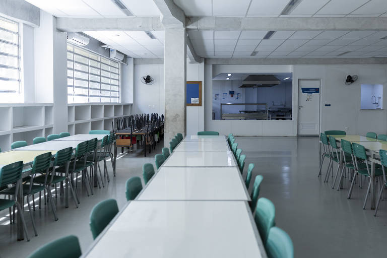 Refeitório do GET Elza Soares. Celulares também são proibidos na hora do recreio