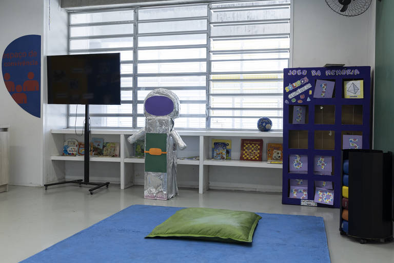 Centro de convivência de alunos no GET Elza Soares tem espaços de repouso, jogos e computadores, que só podem ser utilizados sob orientação