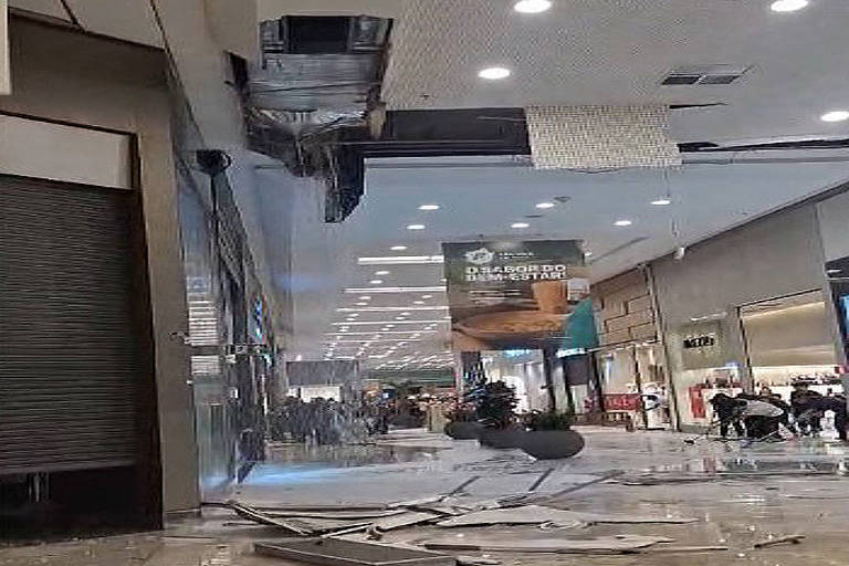 Teto do shopping Center Norte, em São Paulo, desaba devido à chuva forte