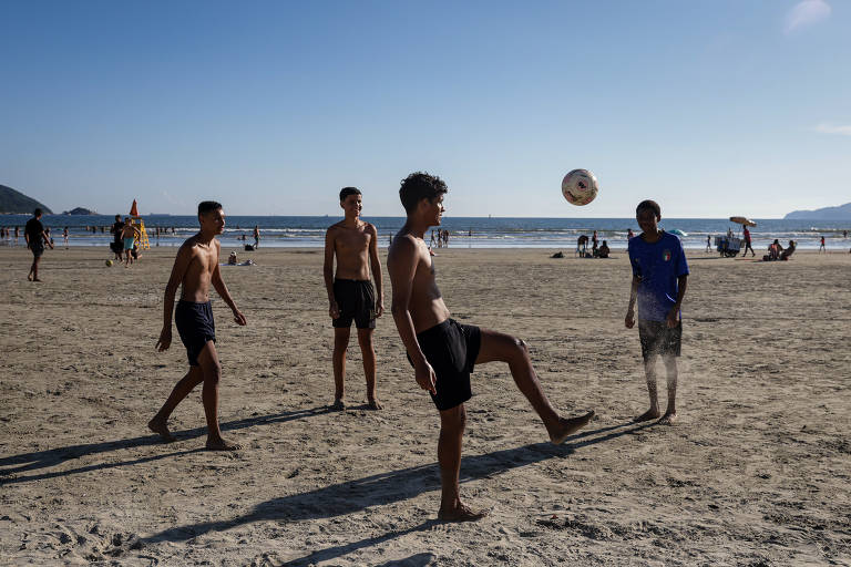 Crianças e adolescentes de até 19 anos representam cerca de 19% da população da cidade, que conta com 26% de idosos.
