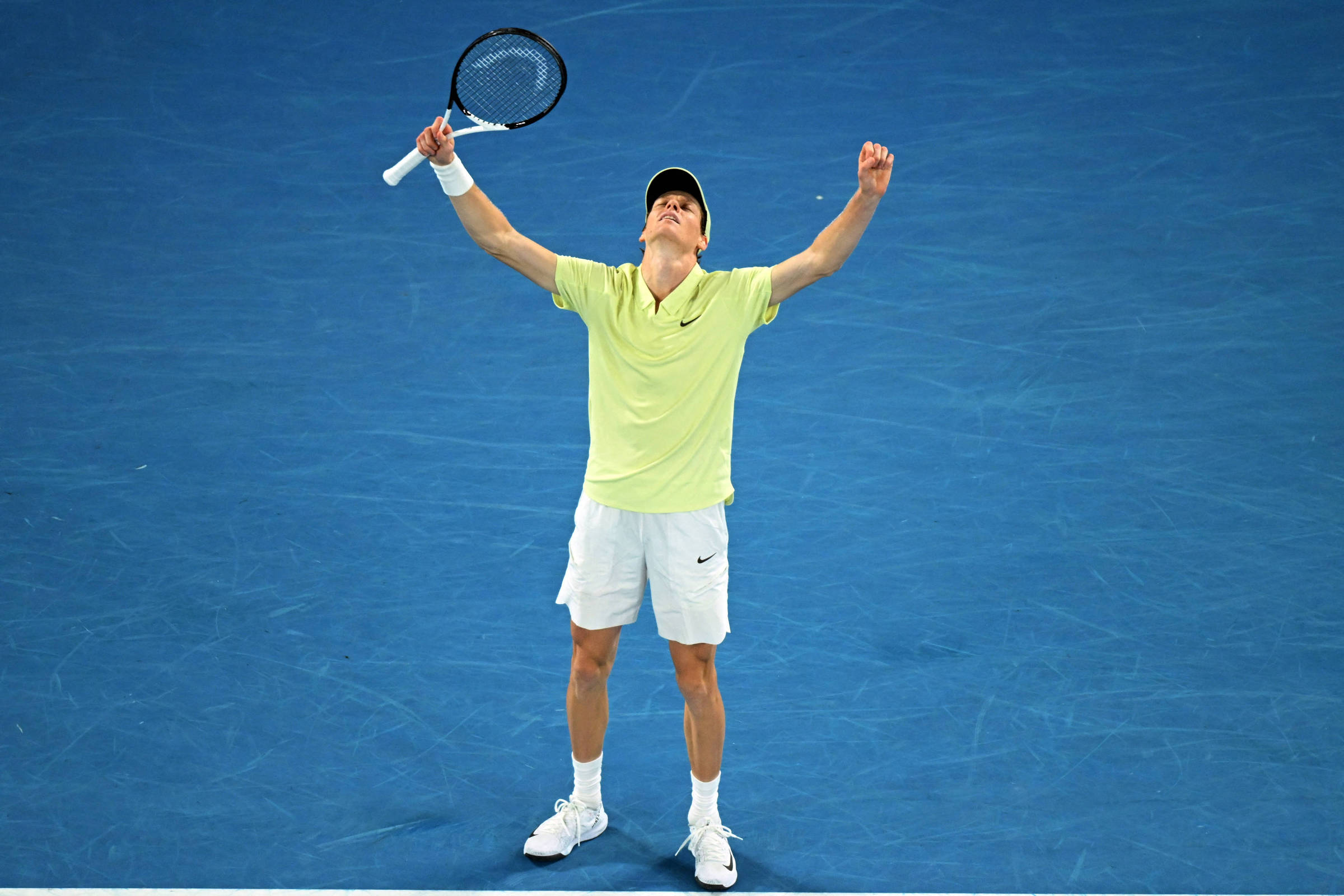 Sinner supera Zverev por 3 sets a 0 e é bicampeão do Aberto da Austrália