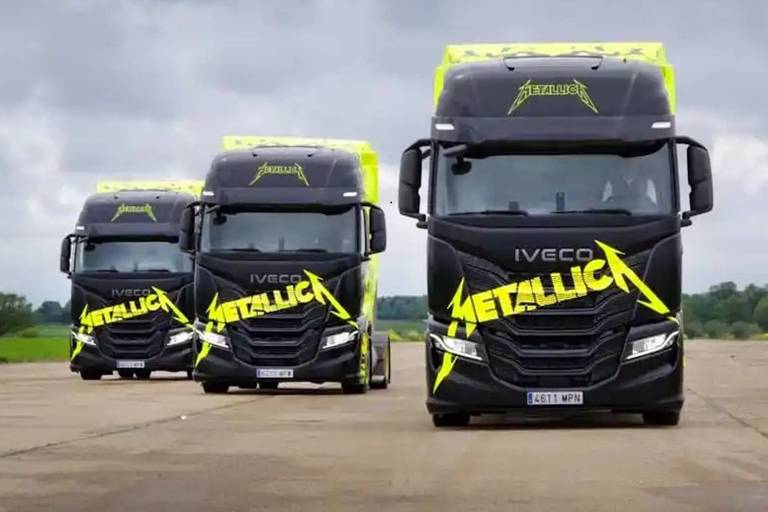 Caminhão Iveco é personalizado em homenagem à banda de rock Metallica