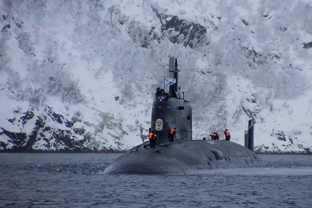 Rússia lança novo submarino nuclear em meio a tensões no Ártico