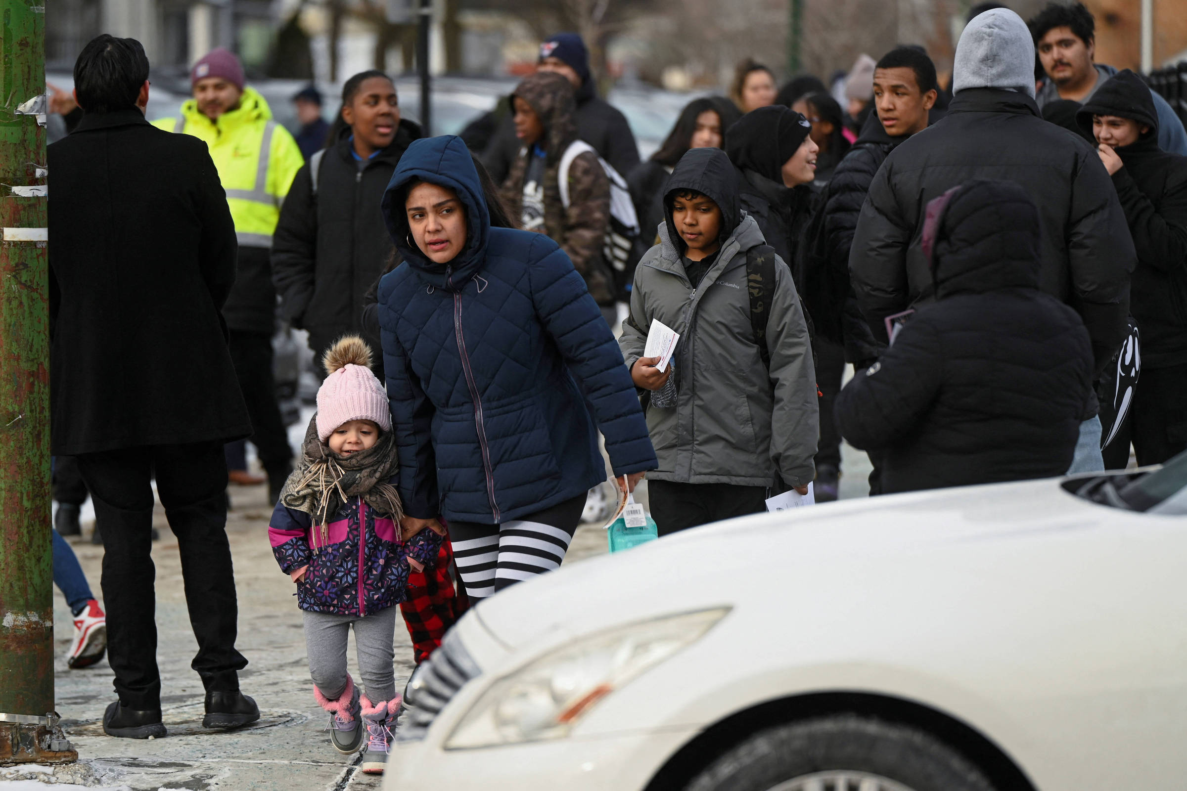 Agentes de Trump prendem imigrantes em grande operação em Chicago; veja