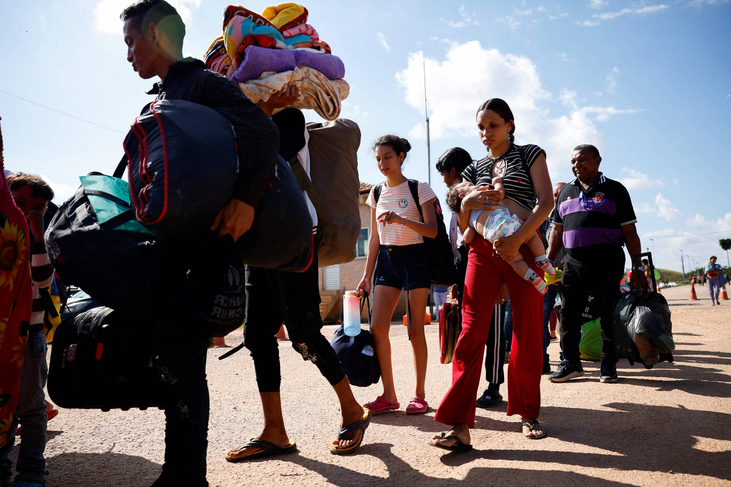 Cortes de Trump suspendem as ações de agência da ONU para migrantes no Brasil