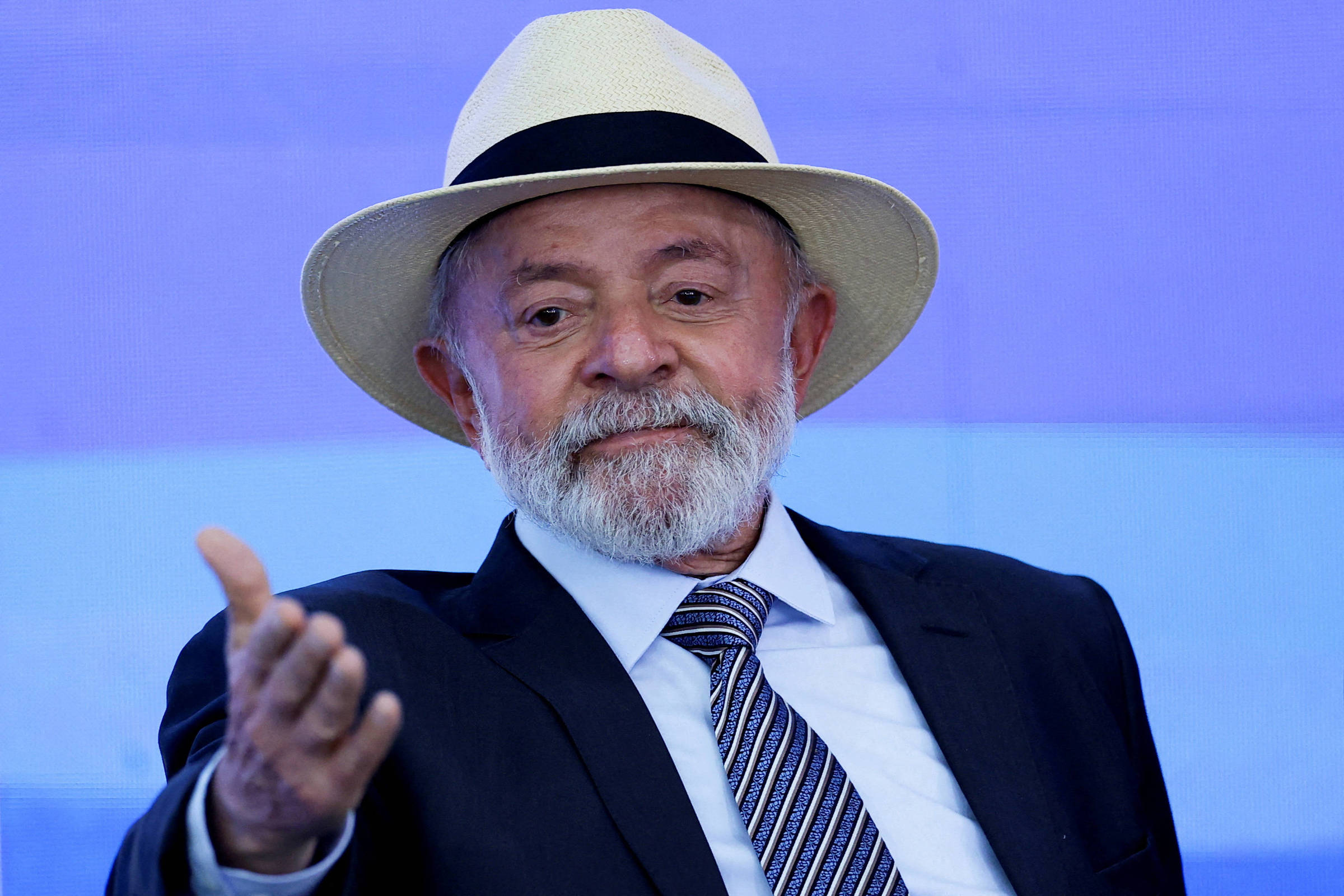 Lula conversa com Putin por telefone e anuncia viagem à Rússia em maio