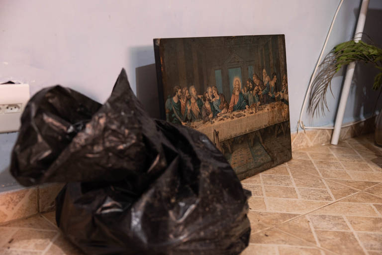 Interior de uma casa afetada na rua Romeu Perrotti