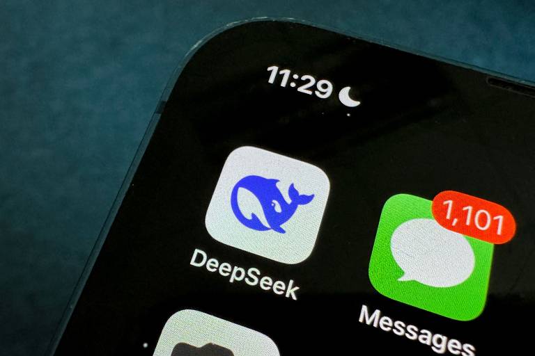 A chinesa DeepSeek se destaca pelas respostas eficientes e pelo modelo de explicação sobre como a resposta foi elaborada. Além disso, é gratuita. Os desenvolvedores também divulgaram um artigo sobre o desenvolvimento da tecnologia, que custou uma fração do que foi investido nas concorrentes americanas.