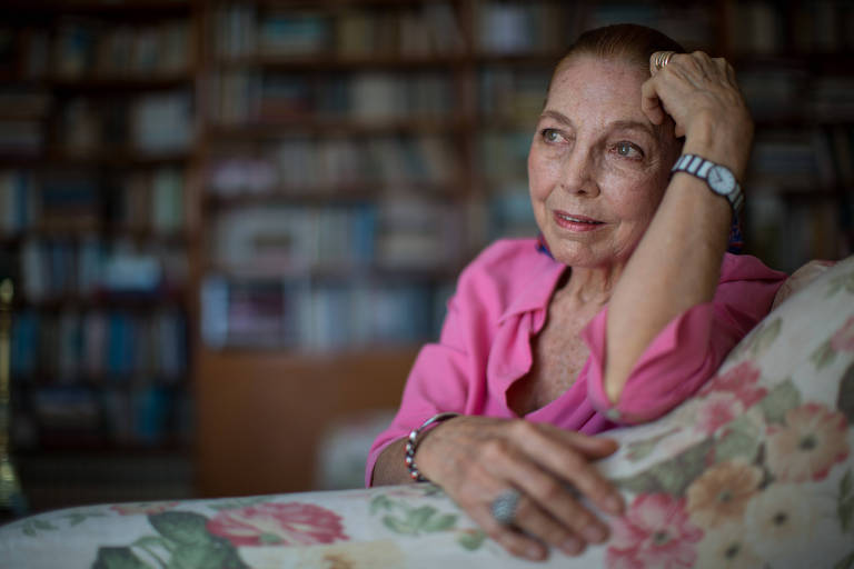 Retrato da escritora Marina Colasanti em sua casa， no Rio de Janeiro， em 2014