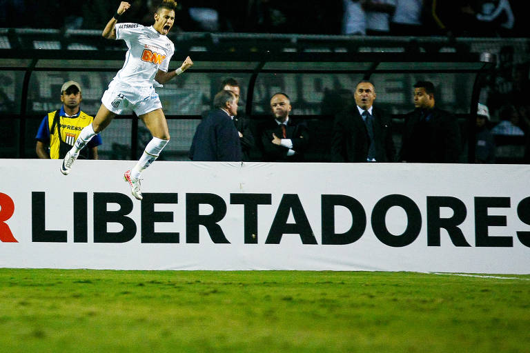 Neymar conquistou seis títulos pelo Santos: três do Paulista (2010, 2011 e 2012), um da Copa do Brasil (2010), um da Copa Libertadores (2011) e um da Recopa Sul-Americana (2012)