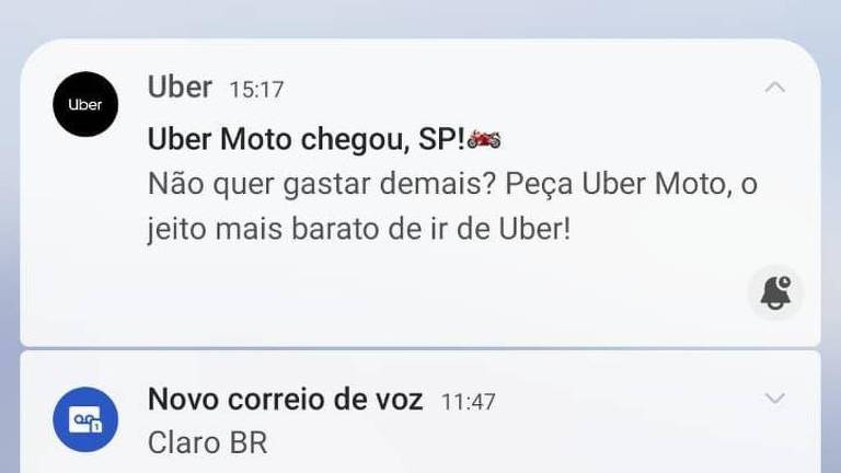 A imagem mostra uma notificação do aplicativo Uber informando que o serviço Uber Moto chegou a São Paulo. O texto sugere que， para não gastar demais， o usuário deve pedir um Uber Moto， que é descrito como o jeito mais barato de usar o Uber.