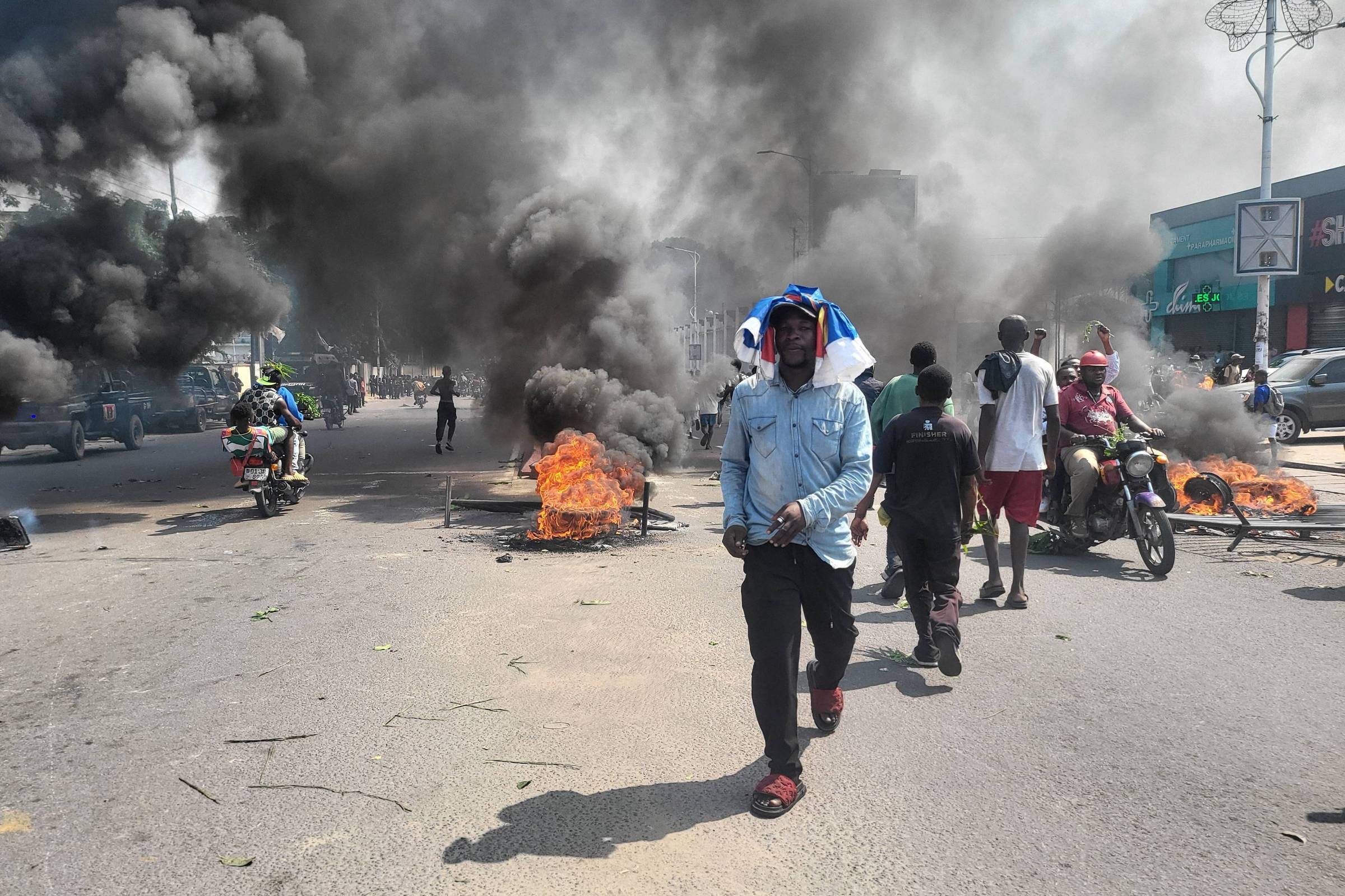 Manifestantes atacam embaixada do Brasil em protesto na República Democrática do Congo