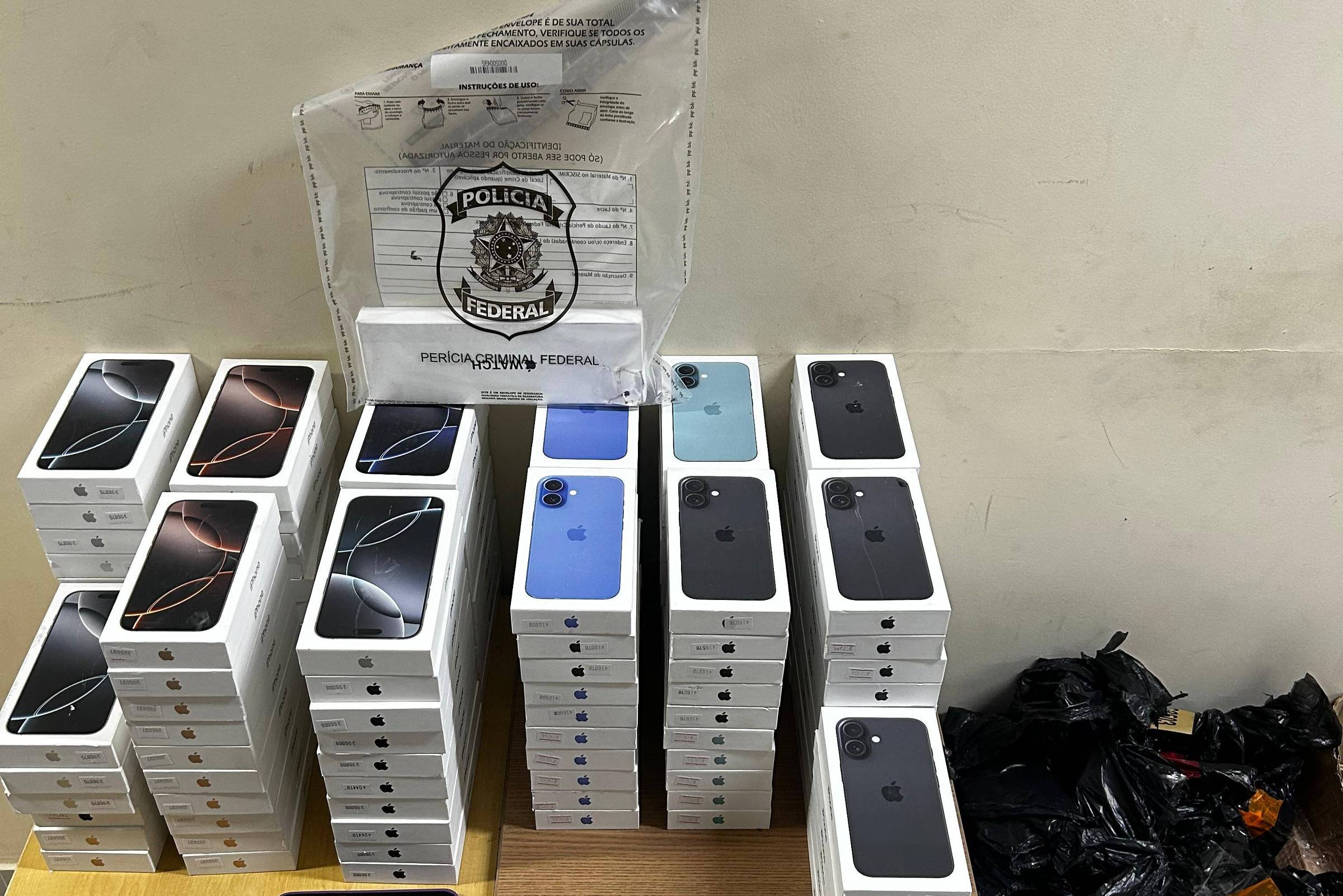 PM apreende 122 iPhones lacrados em carro na zona norte de SP