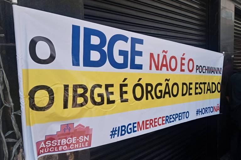 Imagem mostra faixa em protesto de servidores do IBGE contra a gestão do presidente Marcio Pochmann no Rio de Janeiro. A mensagem escrita é a seguinte: quot;O IBGE não é o Pochmann. O IBGE é orgão de Estadoquot;.