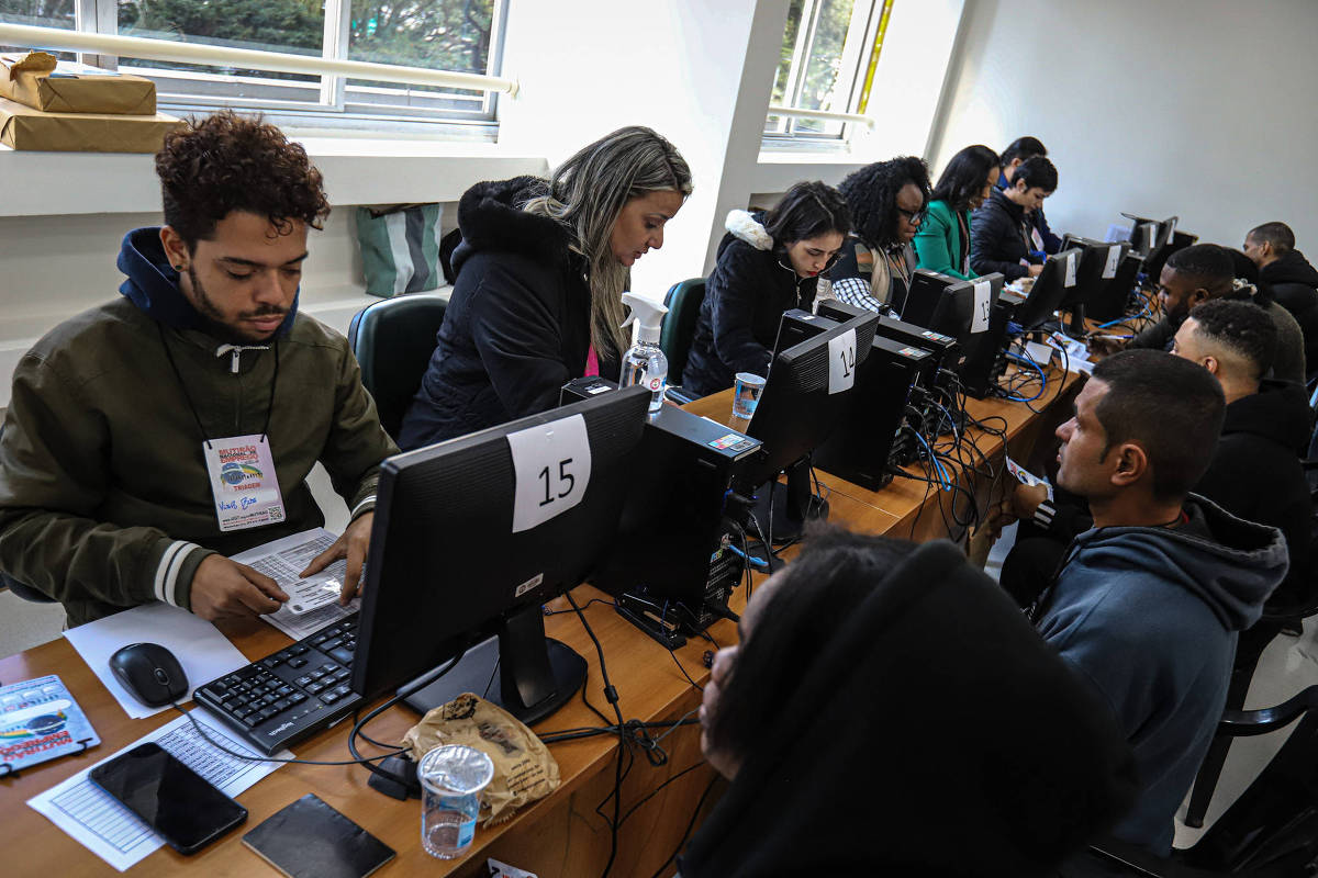 Brasil tem dezembro com mais vagas de trabalho fechadas, mas termina 2024 com saldo positivo, diz Caged