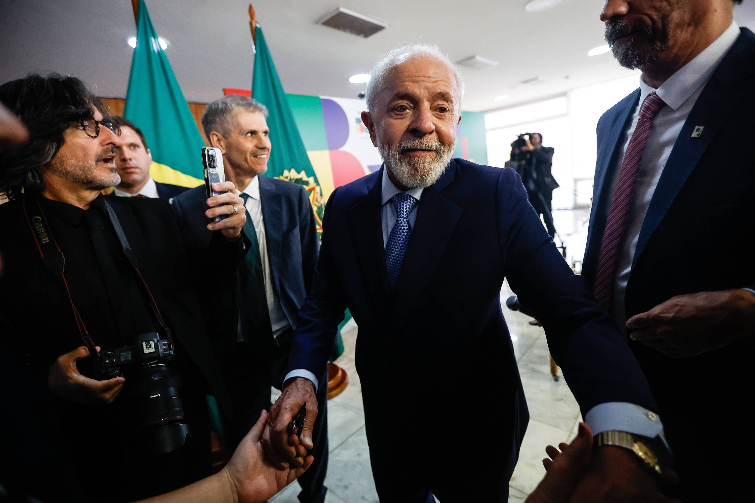 Lula estreia o estilo Sidônio Palmeira