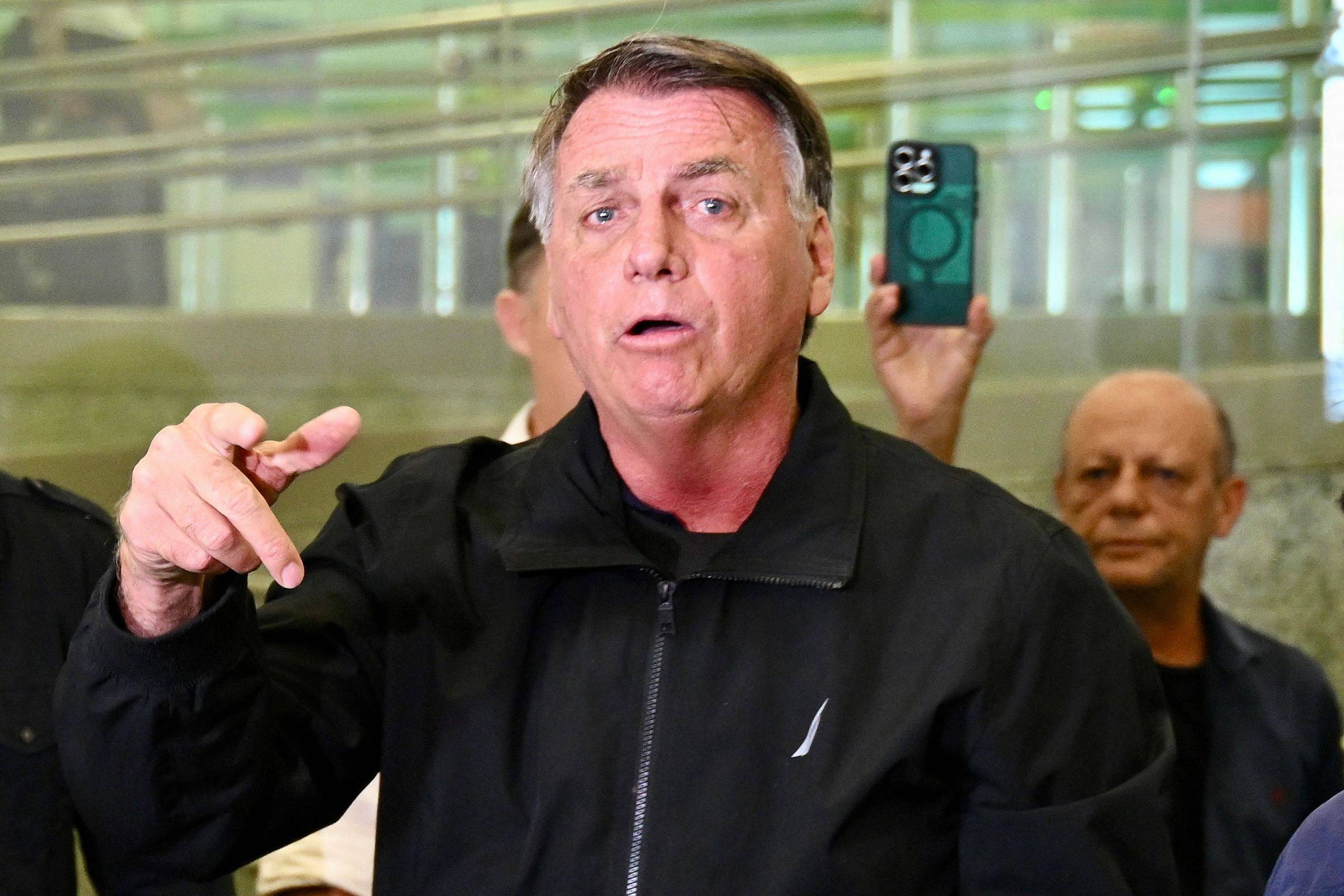 Bolsonaro diz que cassação de Zambelli é resultado de ofensiva para atingi-lo