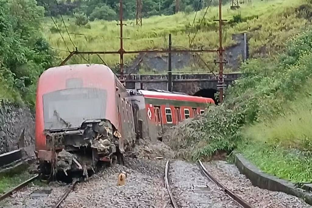 Trem da linha 7-rubi da CPTM é atingido por deslizamento em SP