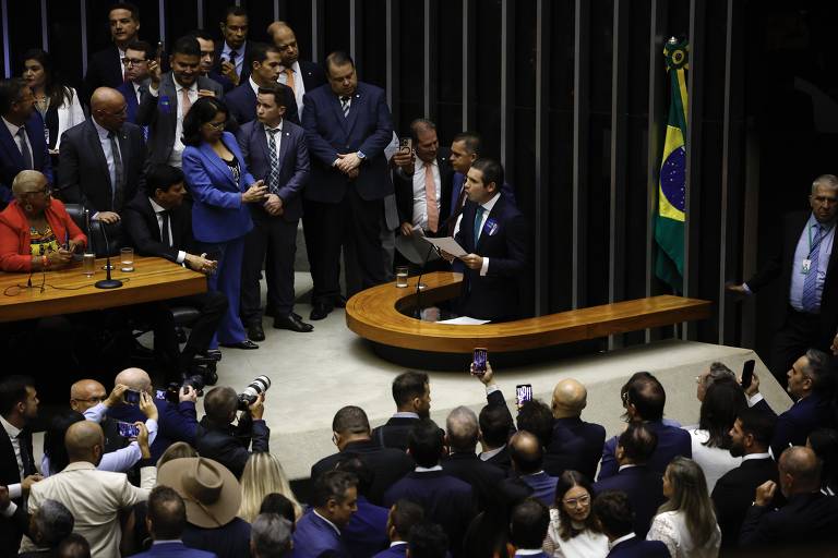 Favorito para assumir a presidência da Câmara, o deputado Hugo Motta (Republicanos-PB) discursa no plenário da Casa