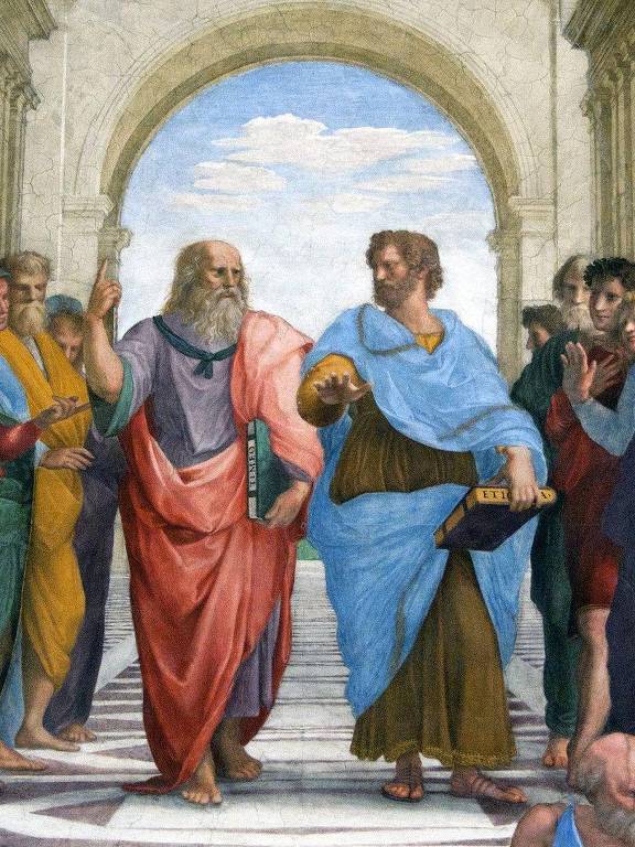 A imagem retrata uma cena da famosa pintura 039;A Escola de Atenas039;， de Rafael， onde filósofos e pensadores da Grécia Antiga estão reunidos em um grande espaço arquitetônico. No centro， dois homens se destacam: um com uma túnica vermelha e o outro com uma túnica azul， simbolizando Platão e Aristóteles， respectivamente. Ao fundo， há arcos e uma representação do céu. Vários outros personagens estão dispostos ao redor， cada um com expressões e posturas distintas.