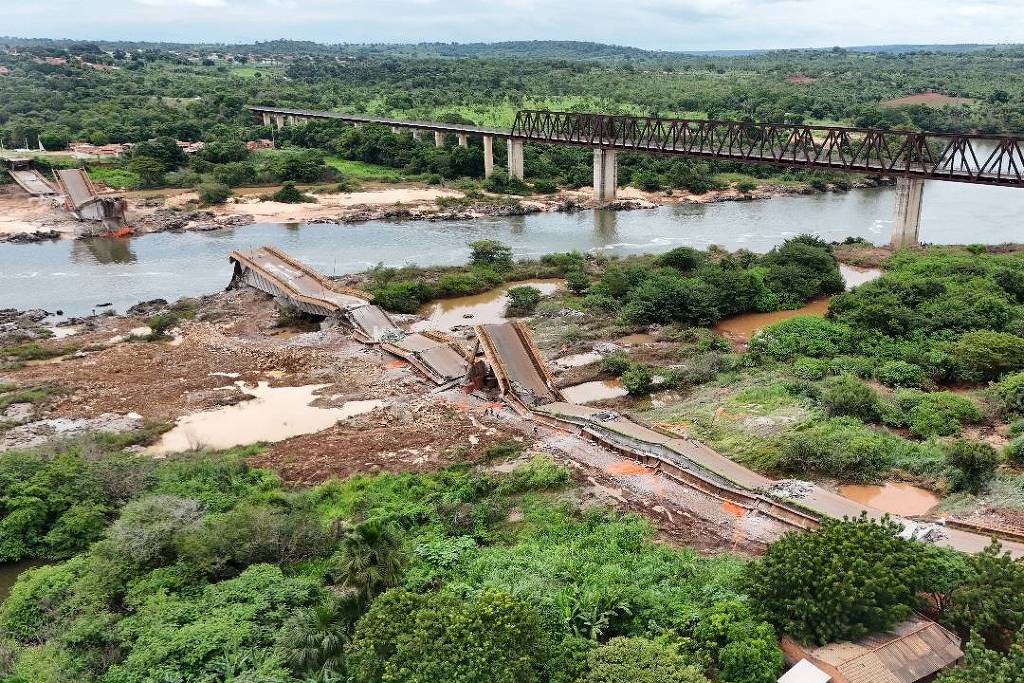 Estrutura remanescente de ponte que caiu entre TO e MA é implodida; veja vídeo