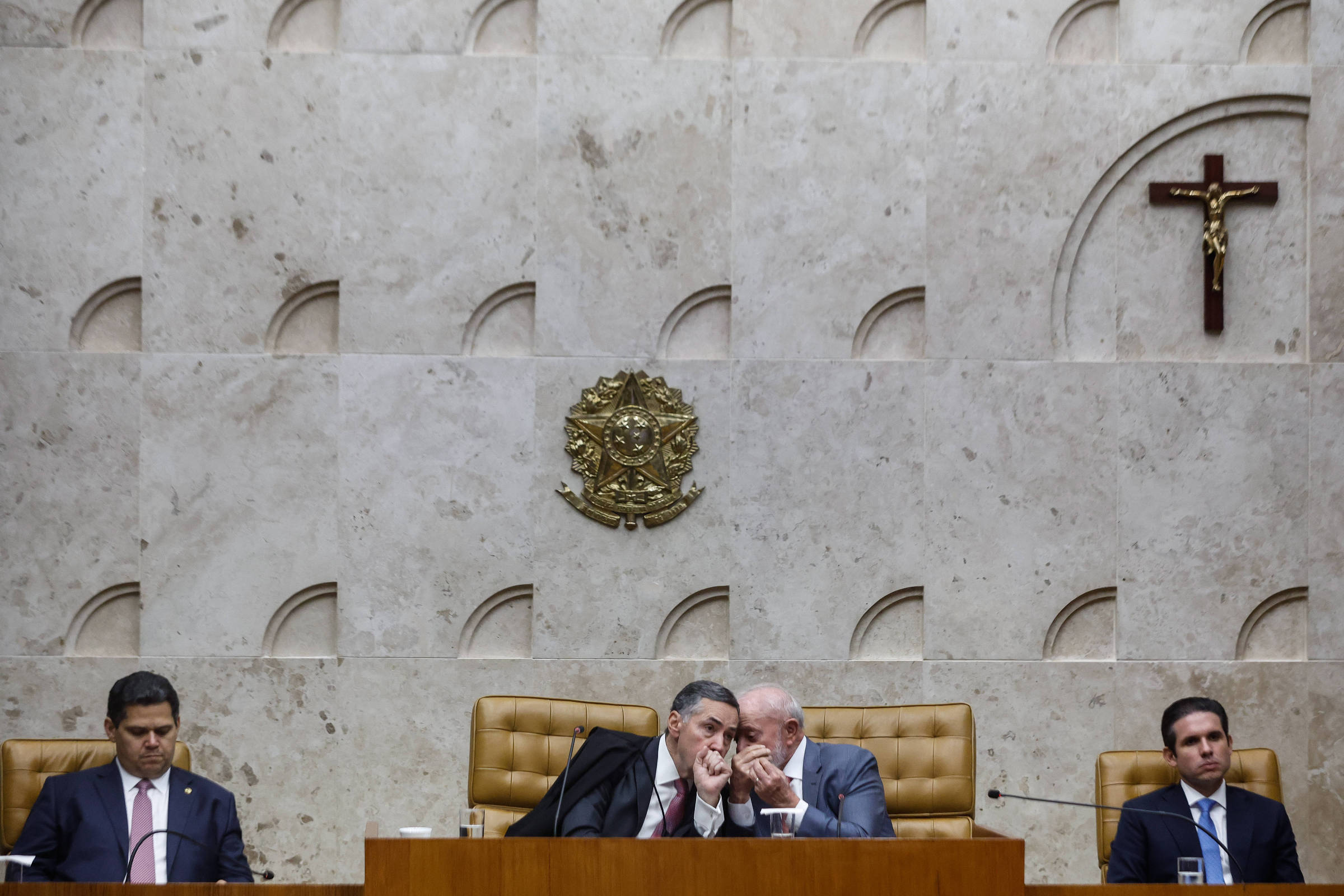 Barroso defende STF após recados do Congresso e diz que conversa será aberta e direta