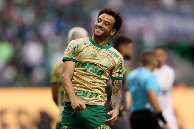 O atacante Felipe Anderson， do Palmeiras， celebra ao fazer um gol diante do Criciúma no Campeonato Brasileiro de 2024