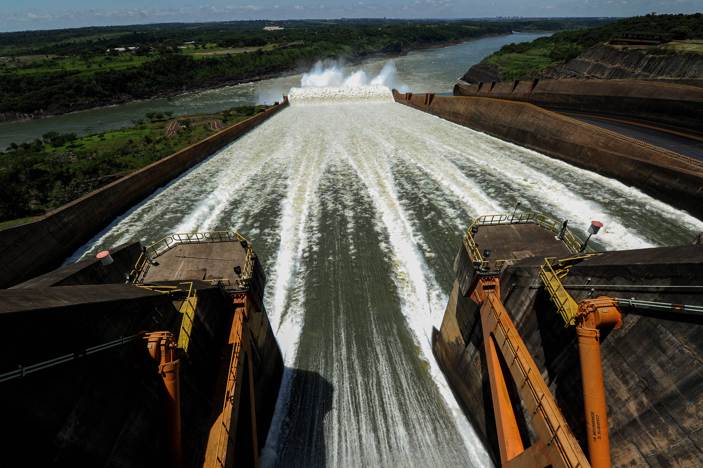 Itaipu não devolve o que foi cobrado a mais do consumidor