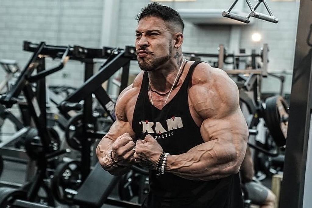 Na busca pelo Olympia, Ramon Dino contrata treinador de poses