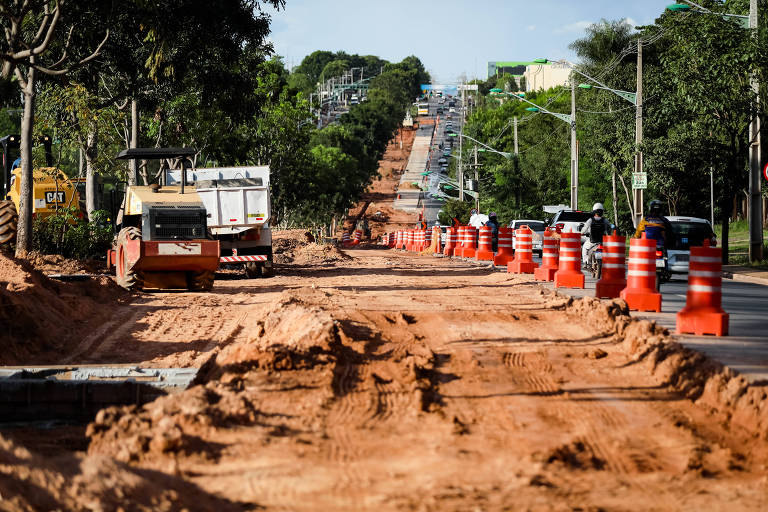 Obras do BRT foram iniciadas há pouco mais de dois anos; espaço inicialmente receberia VLT para a Copa do Mundo de 2014