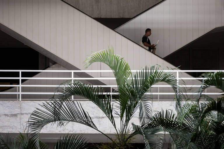 Conheça o interior da galeria Metrópole, localizada na região central de São Paulo