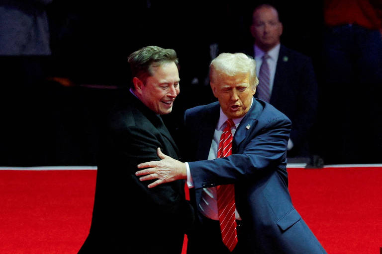 Elon Musk e Donald Trump em evento um dia antes da posse do republicano à frente da Casa Branca， em Washington