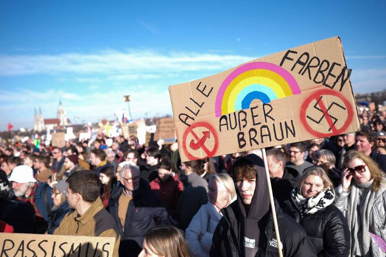 Manifestantes protestam contra a extrema direita em Munique