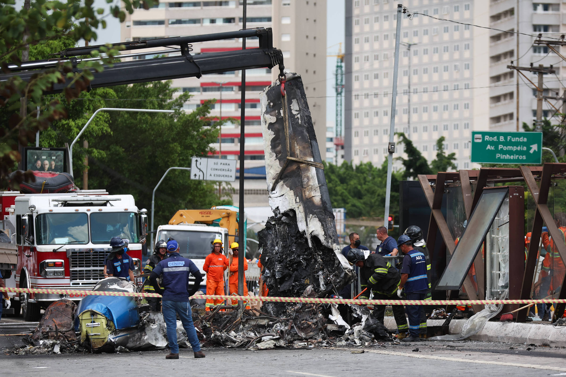 Piloto pediu retorno imediato ao Campo de Marte pouco antes de queda em SP; ouça áudio da torre