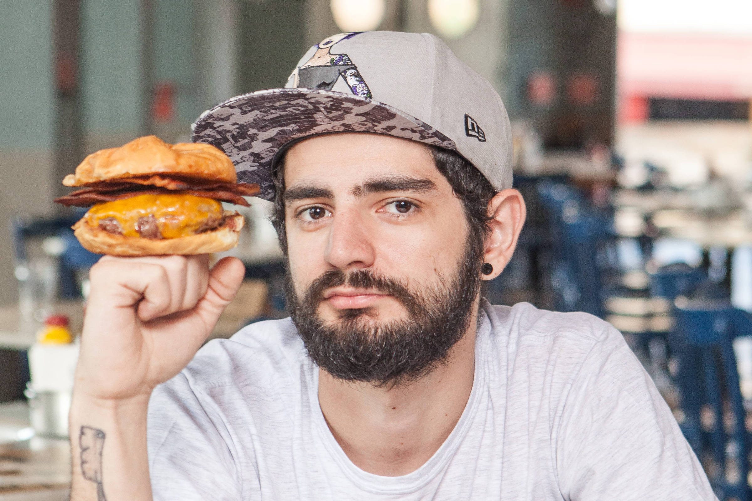 Fazenda Churrascada servirá clássico da hamburgueria Meats em homenagem ao chef Paulo Yoller