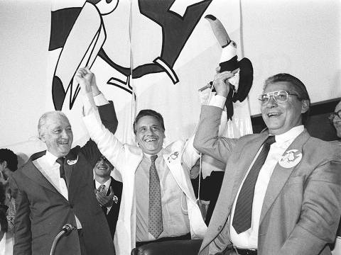 BRASÍLIA, DF, BRASIL, 24-06-1988: Da esquerda para a direita: Jose Richa,Eucides Scalco, Franco Montoro , Fernando Henrique e Mario Covas, durante o lançamento do novo Partido Politico, o PSDD (Partido Social em Defesa dos Direitos), em Brasília, Distrito Federal. (Foto: Luciano Andrade/Folhapress. negativo B01341.88) ORG XMIT: AGEN1011220915167453