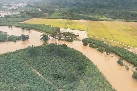 Pontes de Cubatão e Limeira, na área rural de Guaratuba, foram danificadas pela chuva