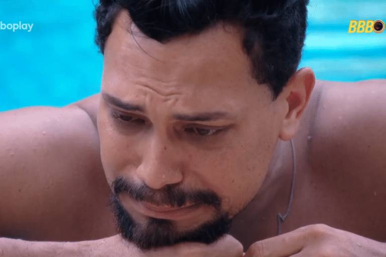 Vinícius chora na piscina após conversa com Aline no BBB 25