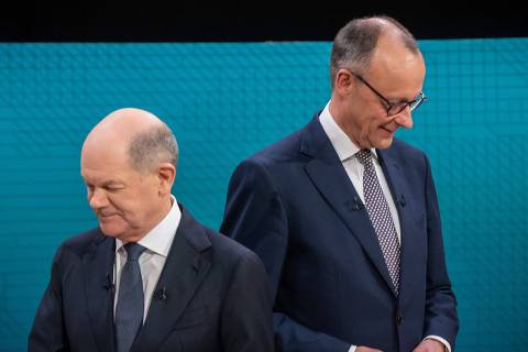 TOPSHOT - German Chancellor Olaf Scholz (L), main candidate for the Social Democratic Party (SPD), and Friedrich Merz, main candidate and chairman of the Christian Democratic Union (CDU) take up their positions prior to the TV debate joint hosted by public broadcasters ARD and ZDF in Berlin on February 9, 2025, ahead of parliamentary elections due to take place on February 23, 2025. (Photo by Michael Kappeler / POOL / AFP) ORG XMIT: 911-020160