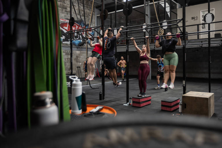 Justiça anula demissão de bancária que postou foto praticando crossfit quando estava em licença médica
