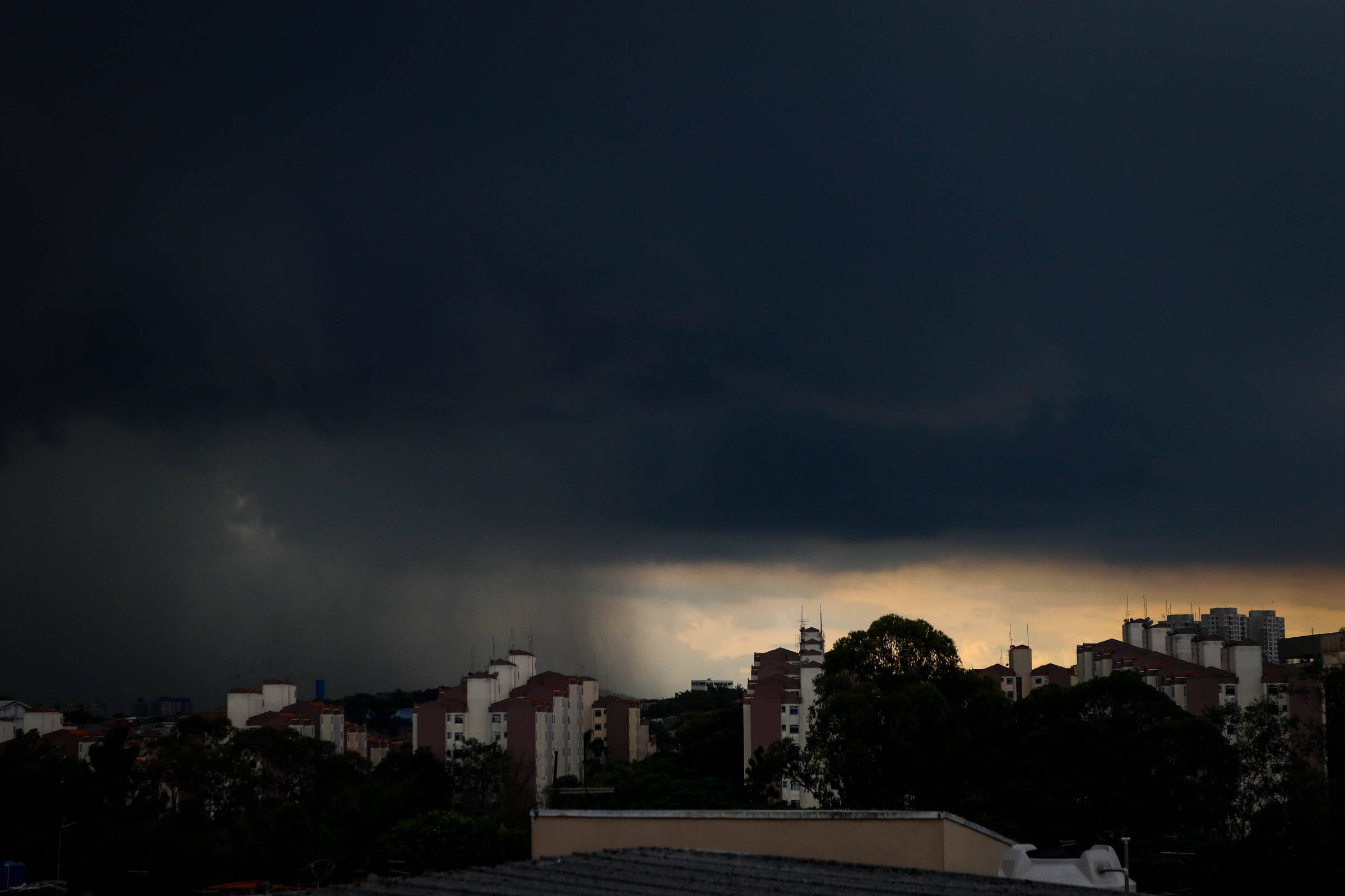 Cidade de SP recebe alerta severo de tempestade nesta segunda (10)