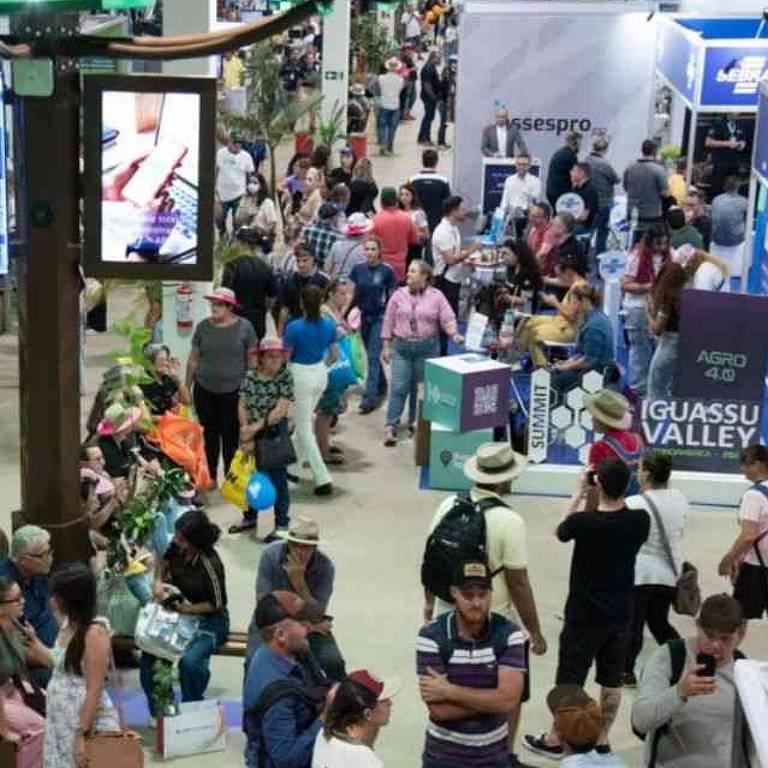 Palestra na feira Show Rural 2025， em Cascavel (PR)