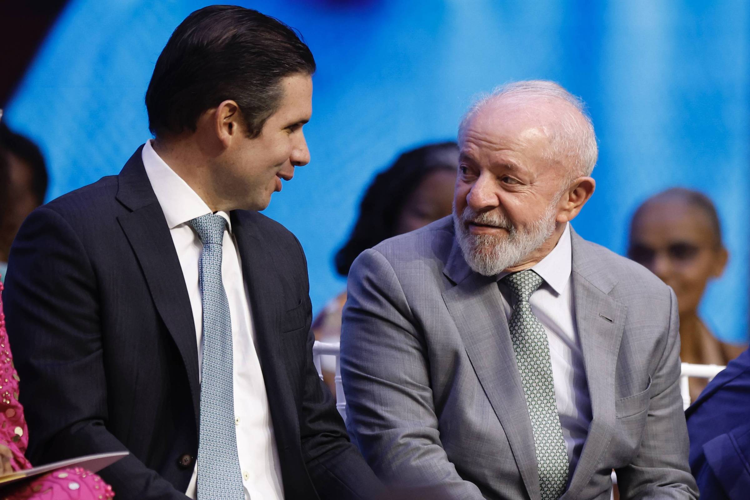 Lula tem direito de não sancionar aumento de deputados, defendem parlamentares