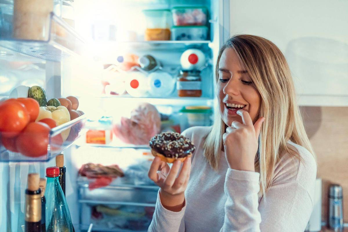 Por que as pessoas tendem a comer mais doces e comidas gordurosas ao parar de fumar?