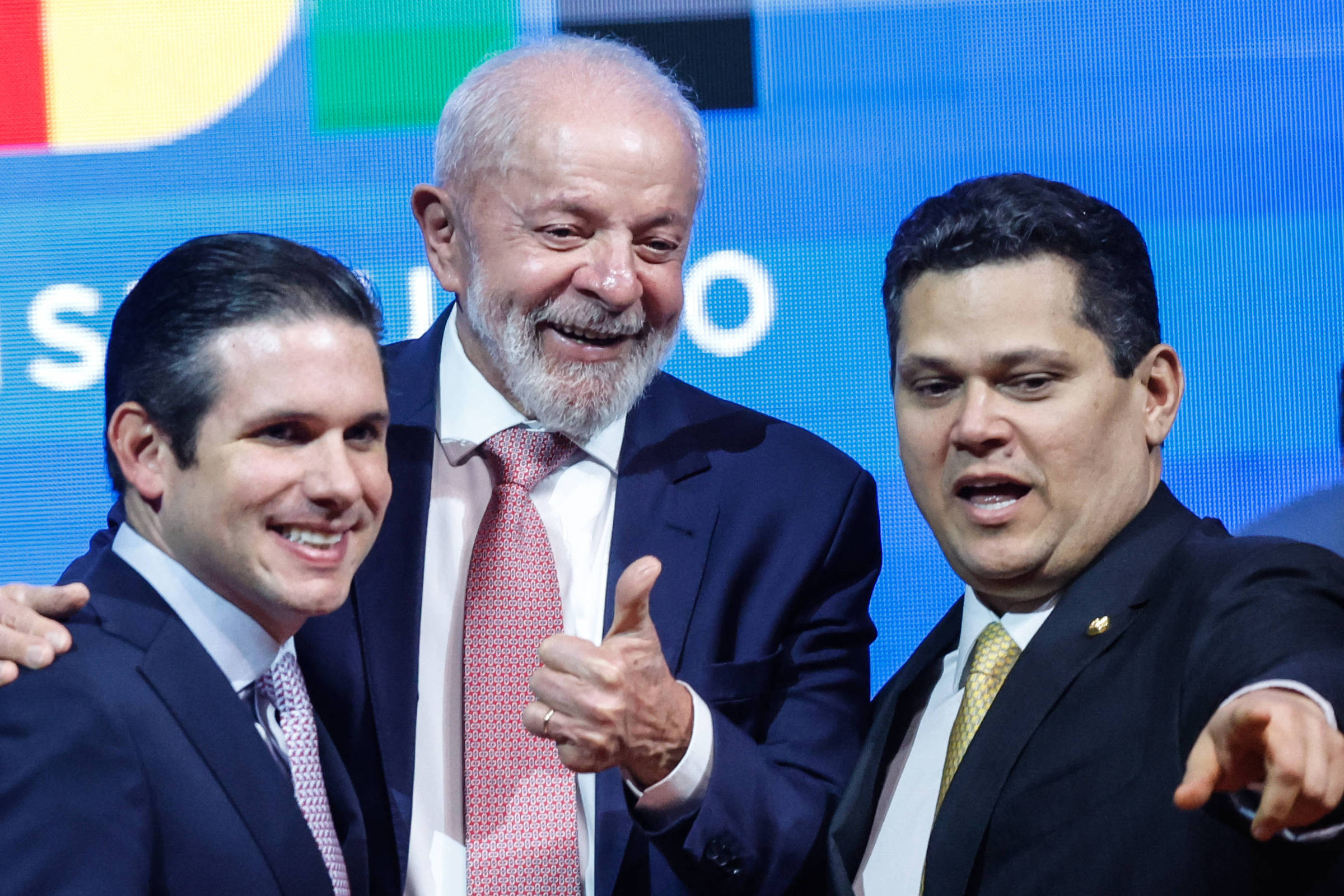 Lula recebe Motta e Alcolumbre fora da agenda em meio a discussões sobre reforma ministerial