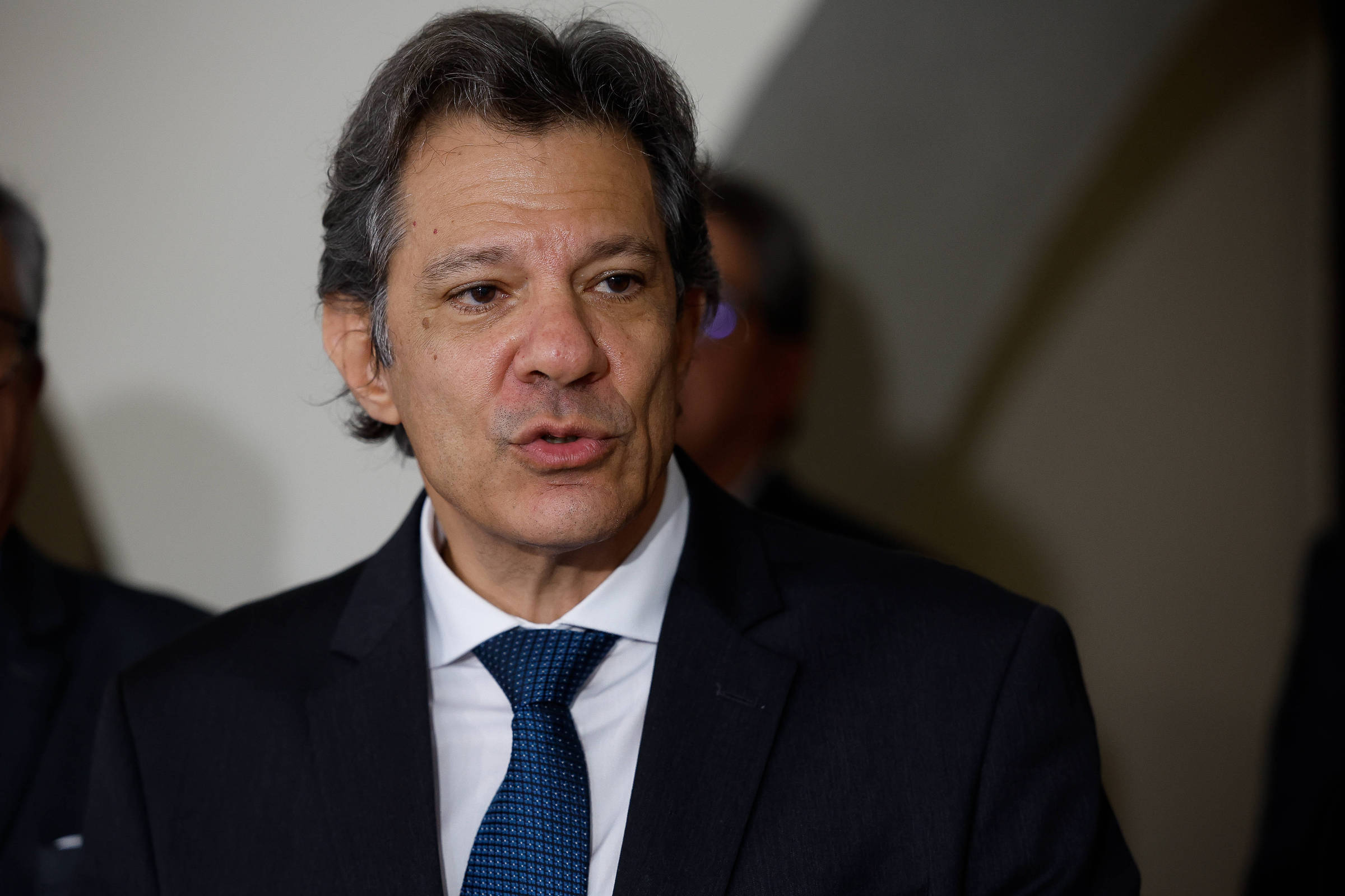 Brasil vai crescer 'com mais moderação' em 2025, para desaquecer inflação, diz Haddad