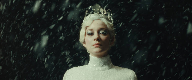 Marion Cotillard em cena do filme 'La Tour de Glace', de Lucile Hadihalilović