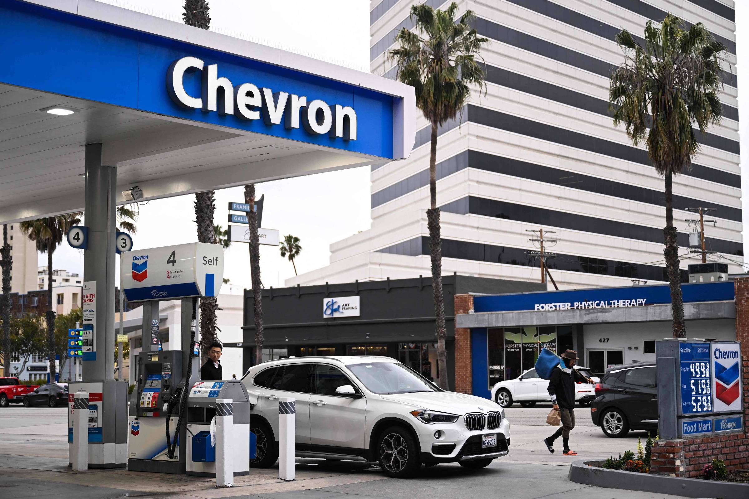 Chevron cortará milhares de empregos enquanto busca economizar bilhões